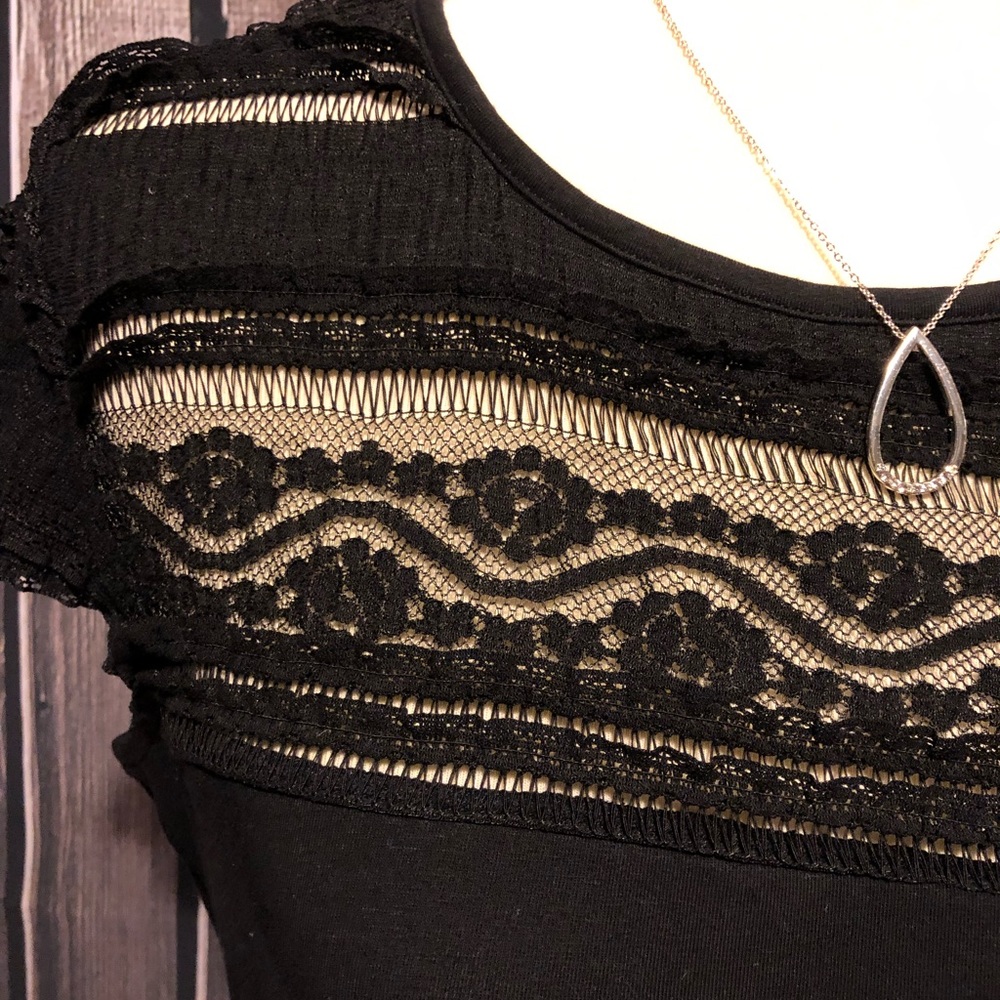 H & M half lace tee shirt